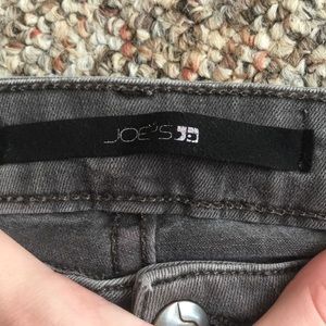 Joe’s Jeans “The Skinny” fit - Size 24 - Grey